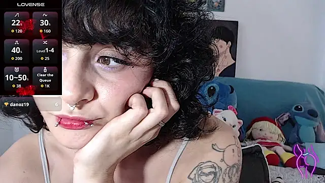 kitty22  online show from October 3, 2025, 1:34 pm