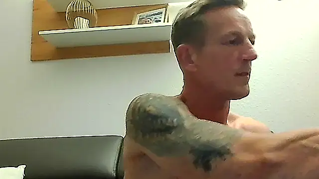 dirks71 online show from April 11, 2026, 9:07 pm