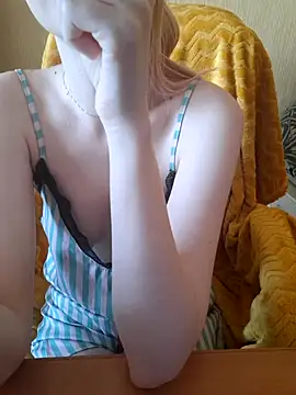 Elza kom online show from February 13, 2026, 4:01 am