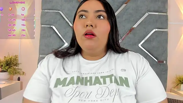 LucciaPorter online show from April 18, 2026, 2:19 pm