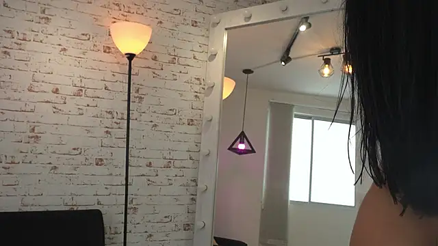 Sofhia cruz online show from March 4, 2026, 7:43 pm