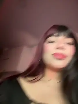 Snapshot of RavenM8 chatting on January 7, 2026, 1:32 am RavenM8 online show from January 7, 2026, 1:32 am