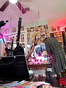 luvs2cumm69 online show from February 21, 2025, 3:32 pm