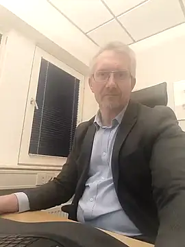 tom-swede online show from January 8, 2025, 3:39 pm