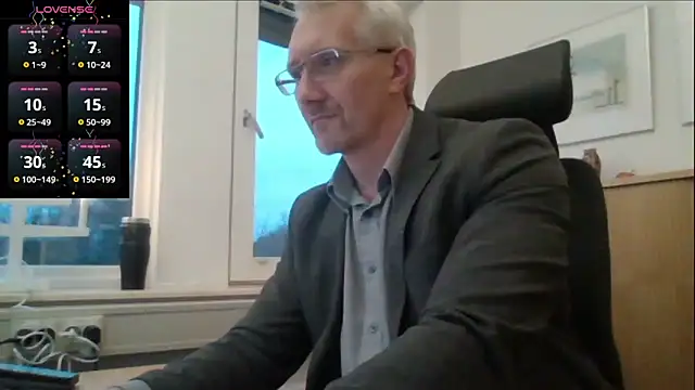 tom-swede online show from December 5, 2025, 2:26 pm