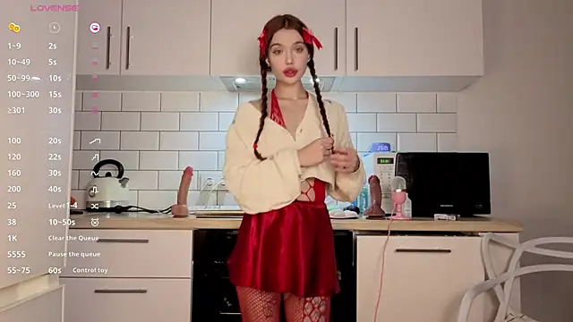 PrettyLilie online show from November 21, 2025, 12:26 pm