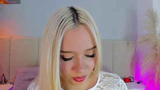 sofia pamela online show from September 30, 2025, 6:58 pm