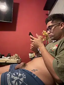 Magicerosxx69 online show from November 16, 2025, 8:19 am