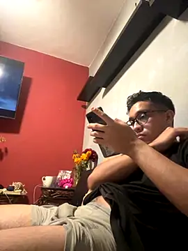 Magicerosxx69 online show from November 5, 2025, 7:11 am