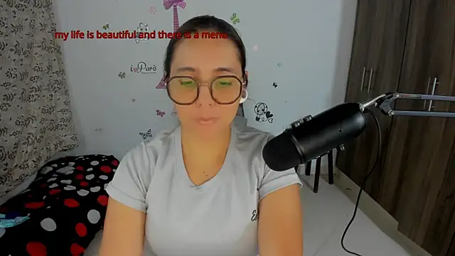 Snapshot of isa_loves_cum chatting on April 28, 2026, 11:42 pm isa loves cum online show from April 28, 2026, 11:42 pm