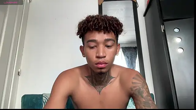 sexy blacks  online show from November 8, 2025, 12:09 pm