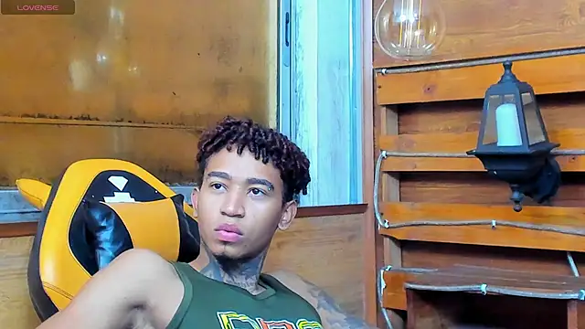 sexy blacks  online show from September 25, 2025, 11:27 am