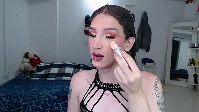 Playwithlulut77 online show from April 22, 2026, 1:51 pm