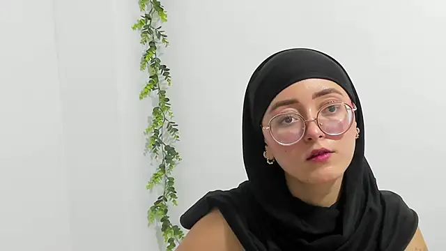 aysel elid online show from December 4, 2024, 9:51 pm