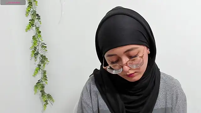 aysel elid online show from January 8, 2025, 9:44 pm