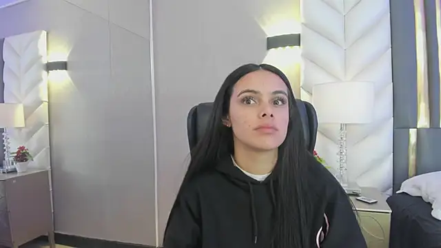 ChloeHarper  online show from March 27, 2026, 11:44 am