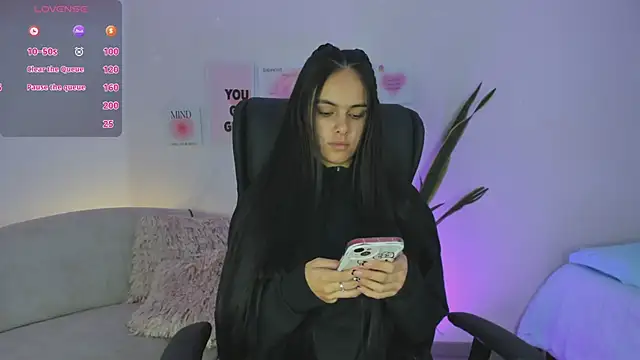 ChloeHarper  online show from February 25, 2025, 11:43 am