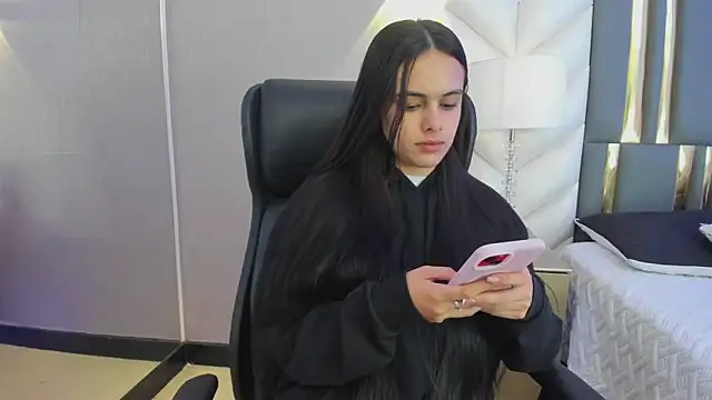 ChloeHarper  online show from June 4, 2026, 11:48 am