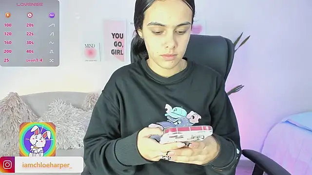 ChloeHarper  online show from March 4, 2025, 2:21 pm