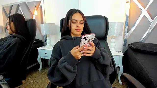 ChloeHarper  online show from September 30, 2025, 2:23 pm