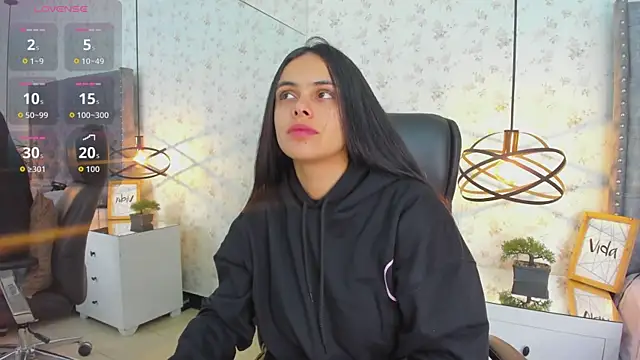 ChloeHarper  online show from November 28, 2025, 1:11 pm