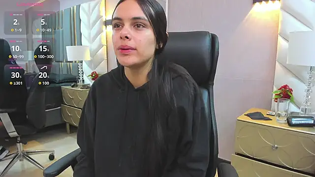 ChloeHarper  online show from October 4, 2025, 12:28 pm