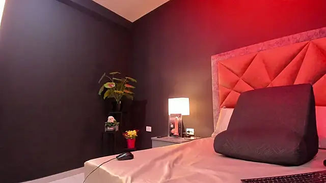 mia milff online show from October 17, 2025, 6:43 pm