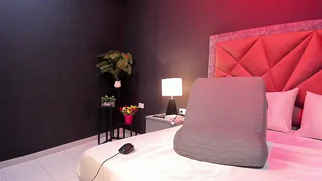 mia milff online show from January 6, 2026, 7:18 pm