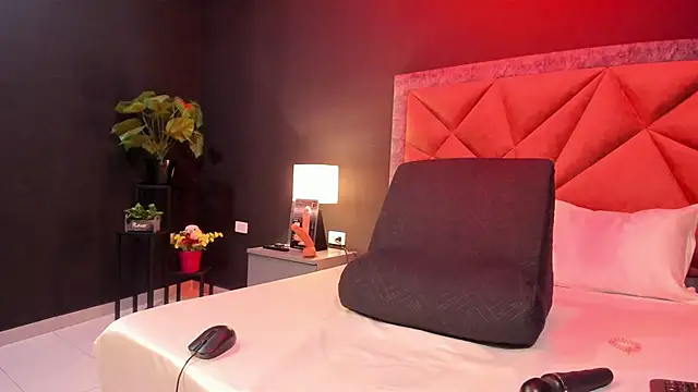 mia milff online show from October 4, 2025, 7:04 pm