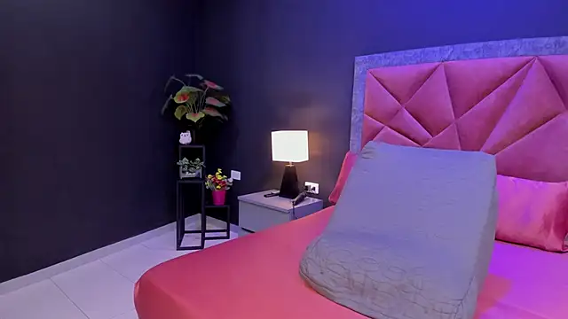 mia milff online show from May 27, 2026, 1:57 am