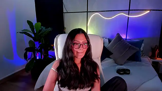 Gia Mazzon online show from November 20, 2025, 6:19 pm