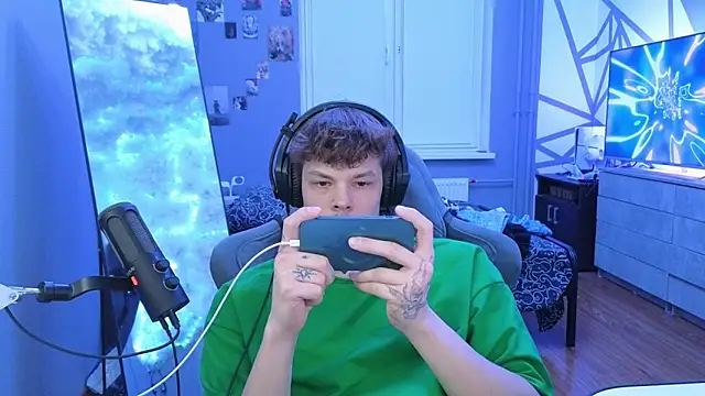 Snapshot of DENIS_HERE chatting on March 20, 2025, 6:42 pm DENIS HERE online show from March 20, 2025, 6:42 pm