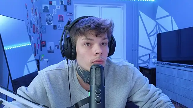 Snapshot of DENIS_HERE chatting on March 16, 2025, 2:10 am DENIS HERE online show from March 16, 2025, 2:10 am