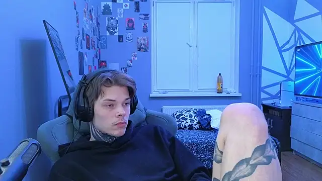 Snapshot of DENIS_HERE chatting on February 18, 2025, 3:42 am DENIS HERE online show from February 18, 2025, 3:42 am