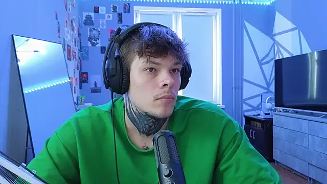 Snapshot of DENIS_HERE chatting on March 19, 2025, 12:01 pm DENIS HERE online show from March 19, 2025, 12:01 pm