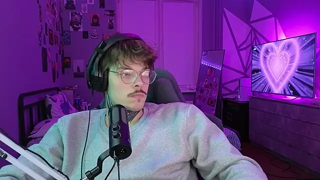 Snapshot of DENIS_HERE chatting on February 11, 2025, 8:10 pm DENIS HERE online show from February 11, 2025, 8:10 pm