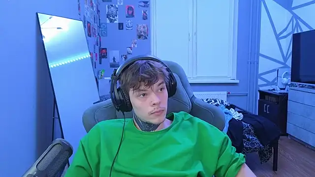 Snapshot of DENIS_HERE chatting on March 19, 2025, 6:55 pm DENIS HERE online show from March 19, 2025, 6:55 pm