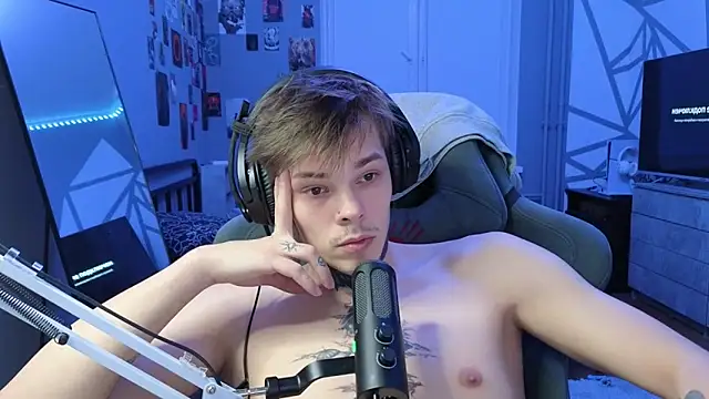 Snapshot of DENIS_HERE chatting on March 3, 2025, 8:32 pm DENIS HERE online show from March 3, 2025, 8:32 pm