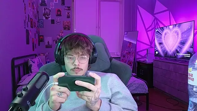 Snapshot of DENIS_HERE chatting on February 11, 2025, 11:12 pm DENIS HERE online show from February 11, 2025, 11:12 pm