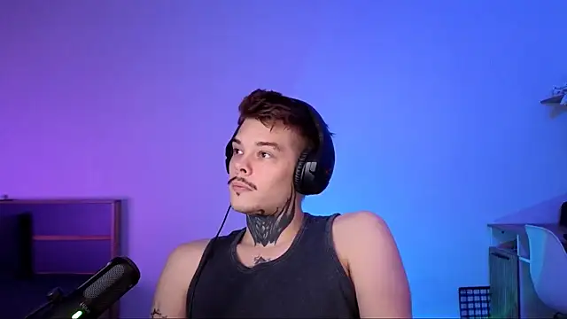 Snapshot of DENIS_HERE chatting on November 22, 2025, 4:17 pm DENIS HERE online show from November 22, 2025, 4:17 pm