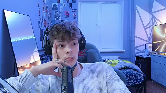 Snapshot of DENIS_HERE chatting on February 28, 2025, 3:15 pm DENIS HERE online show from February 28, 2025, 3:15 pm