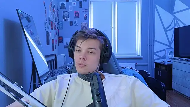 Snapshot of DENIS_HERE chatting on March 11, 2025, 9:56 am DENIS HERE online show from March 11, 2025, 9:56 am