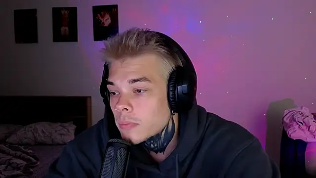 Snapshot of DENIS_HERE chatting on September 8, 2025, 10:53 pm DENIS HERE online show from September 8, 2025, 10:53 pm