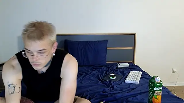 Snapshot of DENIS_HERE chatting on September 11, 2025, 4:07 pm DENIS HERE online show from September 11, 2025, 4:07 pm