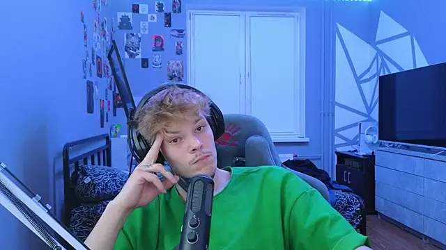 Snapshot of DENIS_HERE chatting on March 22, 2025, 8:37 pm DENIS HERE online show from March 22, 2025, 8:37 pm