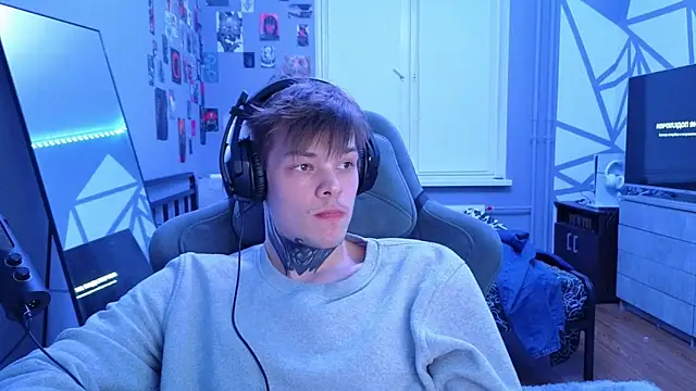 Snapshot of DENIS_HERE chatting on March 3, 2025, 5:31 pm DENIS HERE online show from March 3, 2025, 5:31 pm