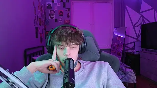 Snapshot of DENIS_HERE chatting on February 12, 2025, 8:50 pm DENIS HERE online show from February 12, 2025, 8:50 pm