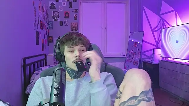 Snapshot of DENIS_HERE chatting on February 10, 2025, 11:45 pm DENIS HERE online show from February 10, 2025, 11:45 pm