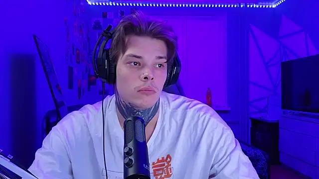 Snapshot of DENIS_HERE chatting on February 18, 2025, 12:37 am DENIS HERE online show from February 18, 2025, 12:37 am