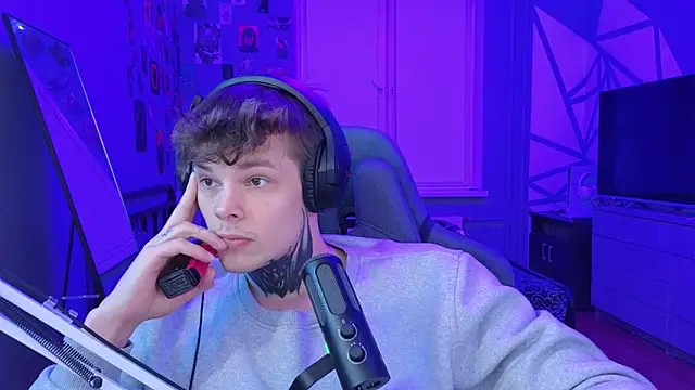 Snapshot of DENIS_HERE chatting on March 15, 2025, 7:27 pm DENIS HERE online show from March 15, 2025, 7:27 pm